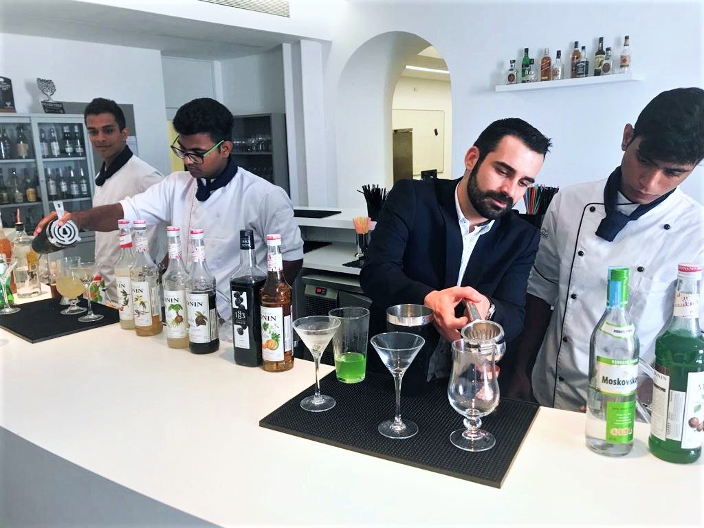 Picture of VMSIIHE students at a mixology workshop in Portugal