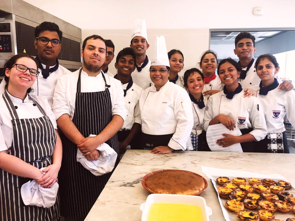 A group picture of VMSIIHE students along with Chef Sujatha Madhavan in the kitchen