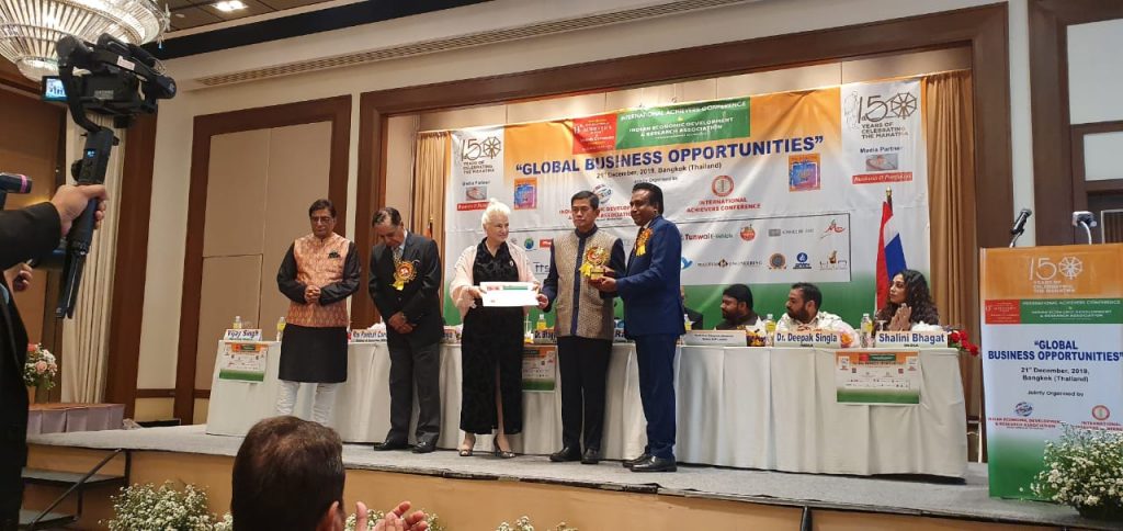 Prof. Irfan Mirza receiving the ‘Social Responsibility for Education Excellence’ award at the hands of Former Deputy Prime Minister of Thailand, H. E. Korn Dabbaransi and Princess Isabelle Lafforgue of France. The event was held in Thailand