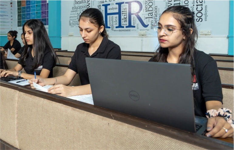 Why MBA is the best career option in 2022? - Chitkara University