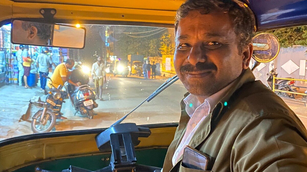 Bengaluru Auto Driver Embarks on Educational Pursuit After 28-Year ...