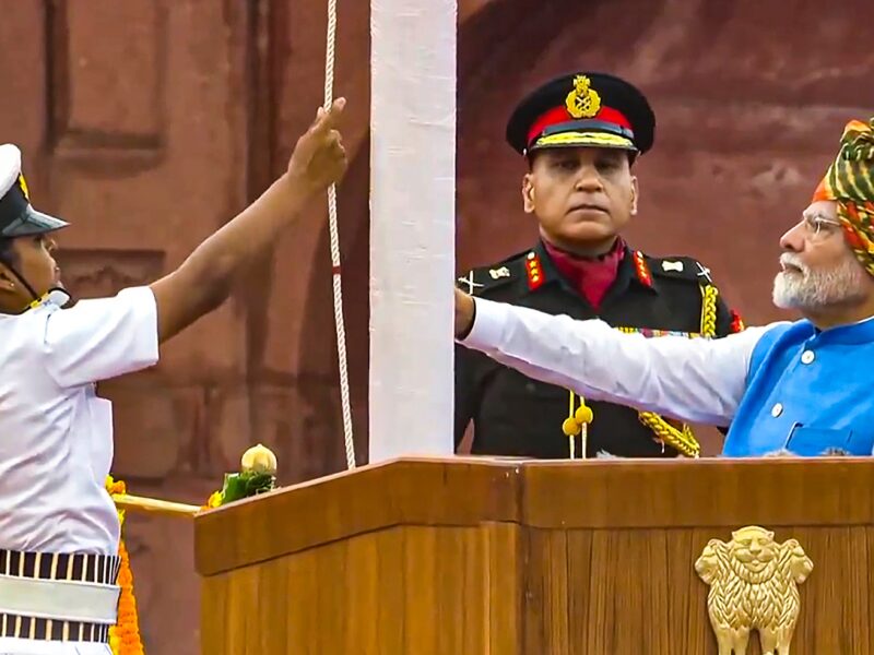 Modi Vows to Build Education System That Keeps Indian Students at Home